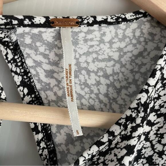 Free People Dancing in the Dark dress size small open back black and white - Picture 7 of 8